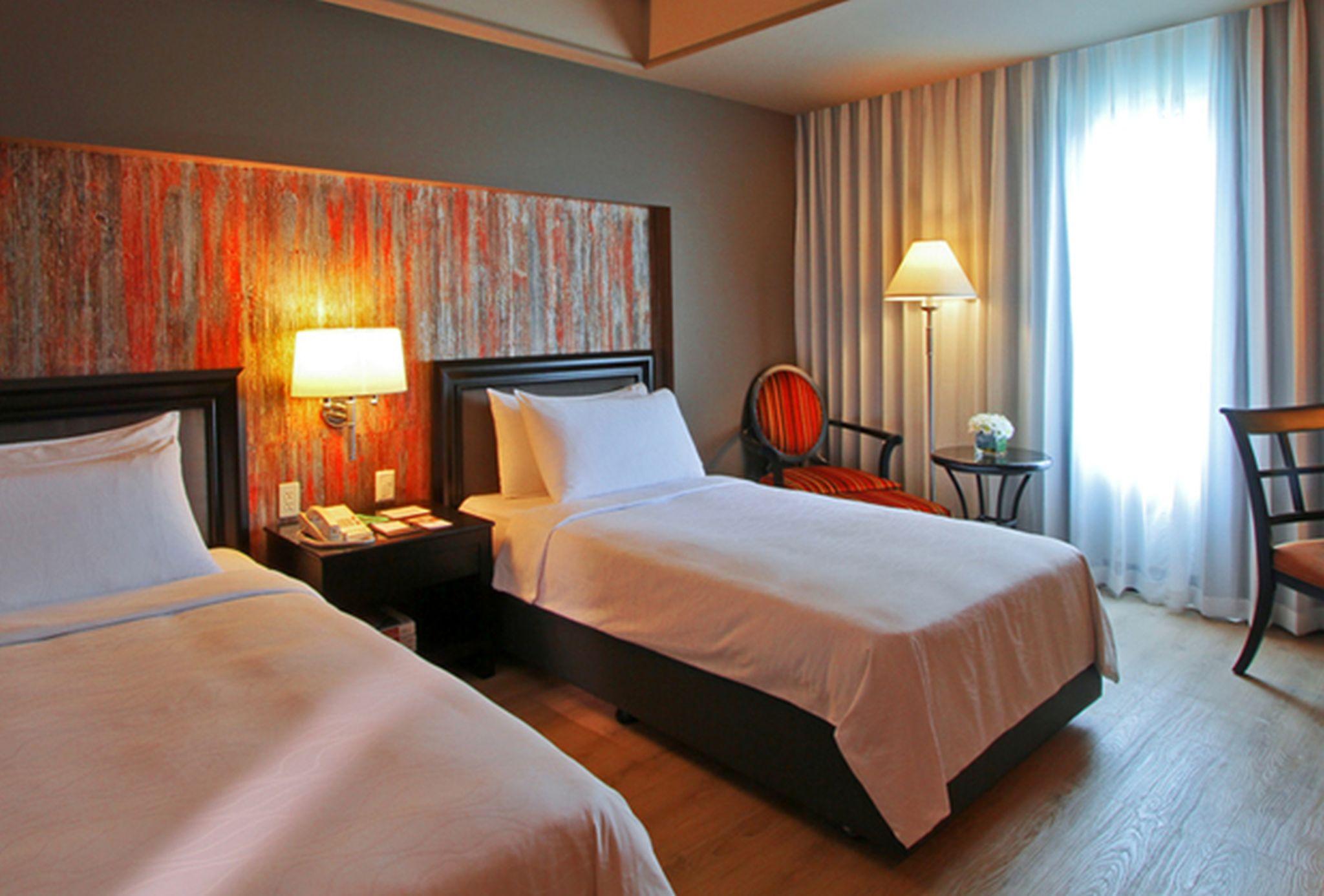 Hotel The Bellevue Manila Muntinlupa City Exterior foto