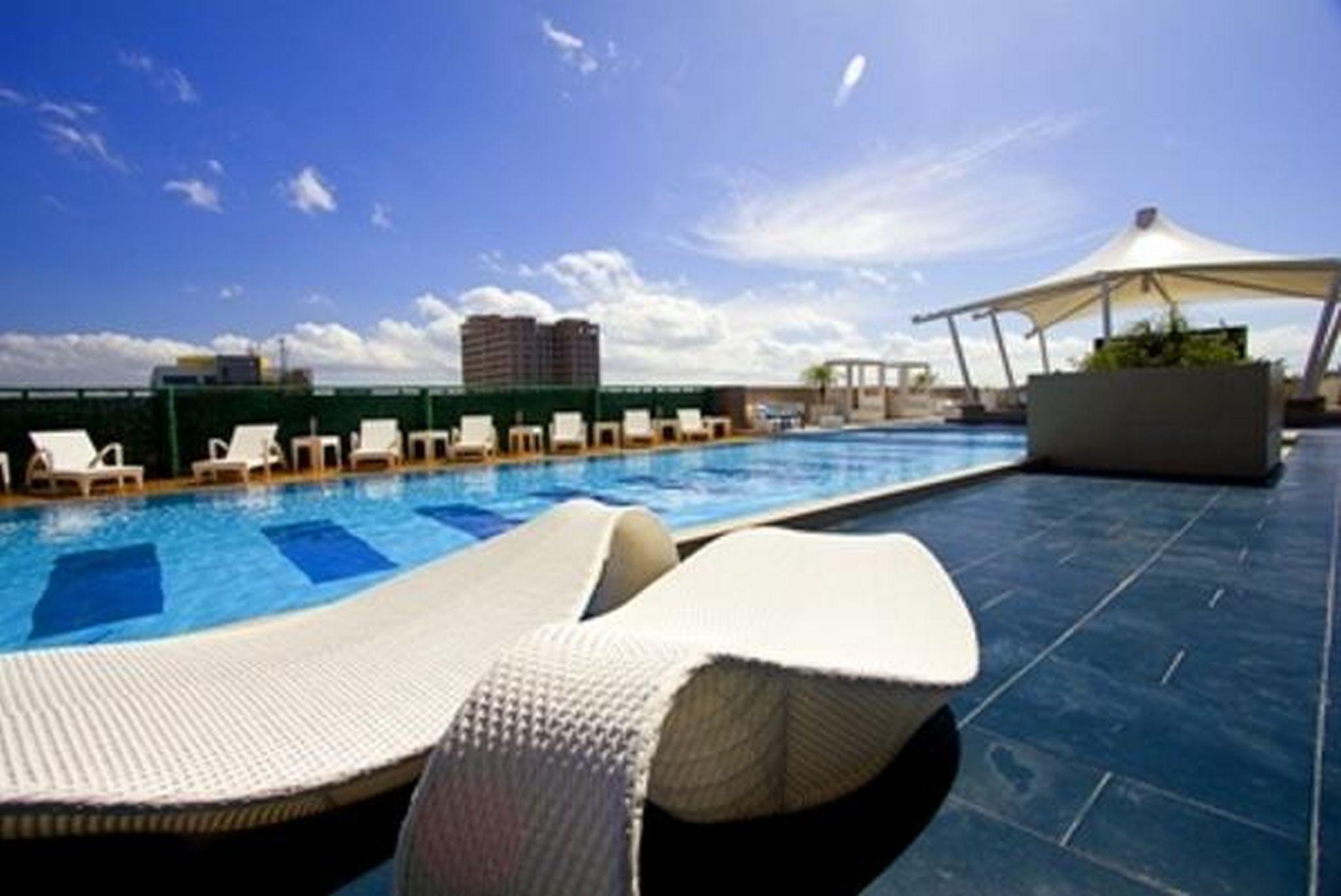 Hotel The Bellevue Manila Muntinlupa City Exterior foto