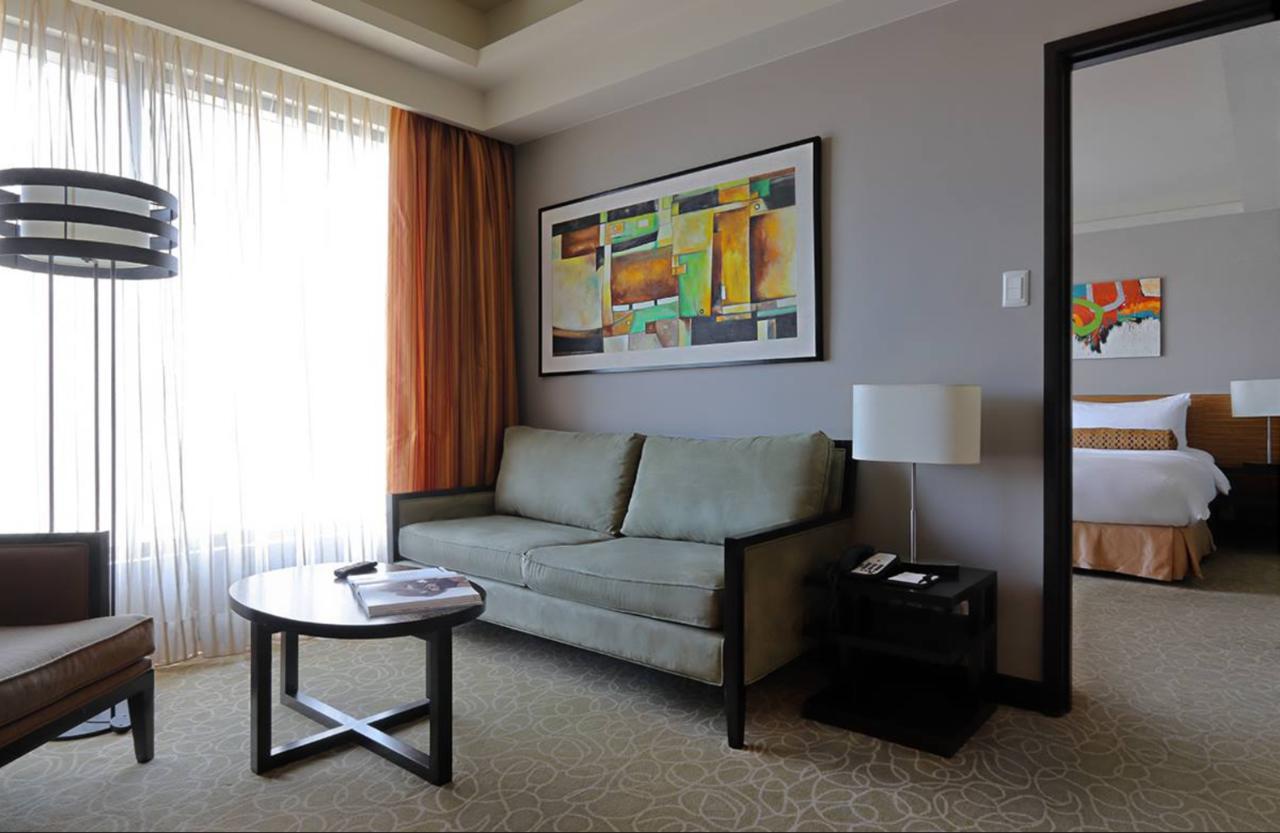 Hotel The Bellevue Manila Muntinlupa City Exterior foto
