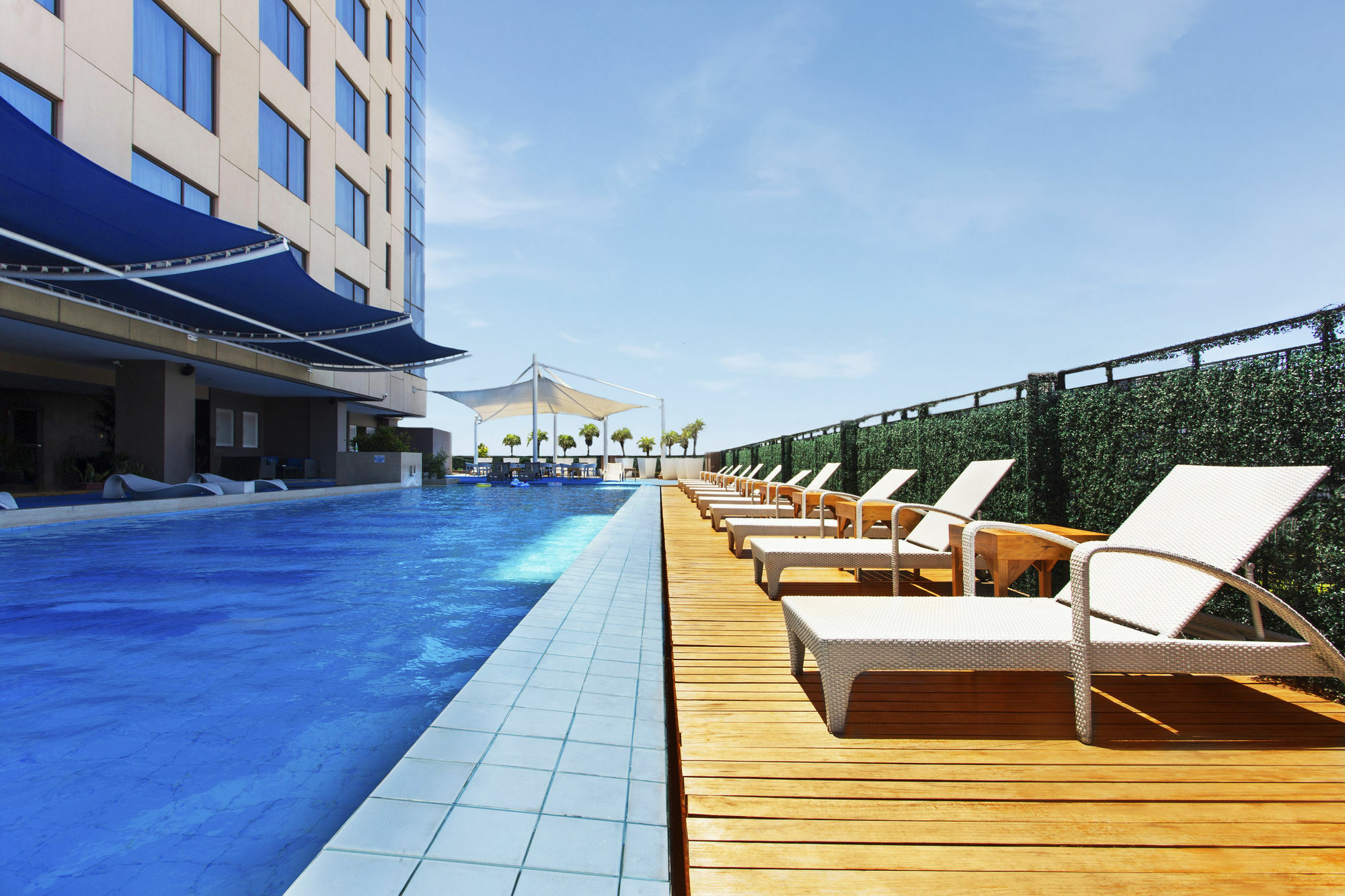Hotel The Bellevue Manila Muntinlupa City Exterior foto