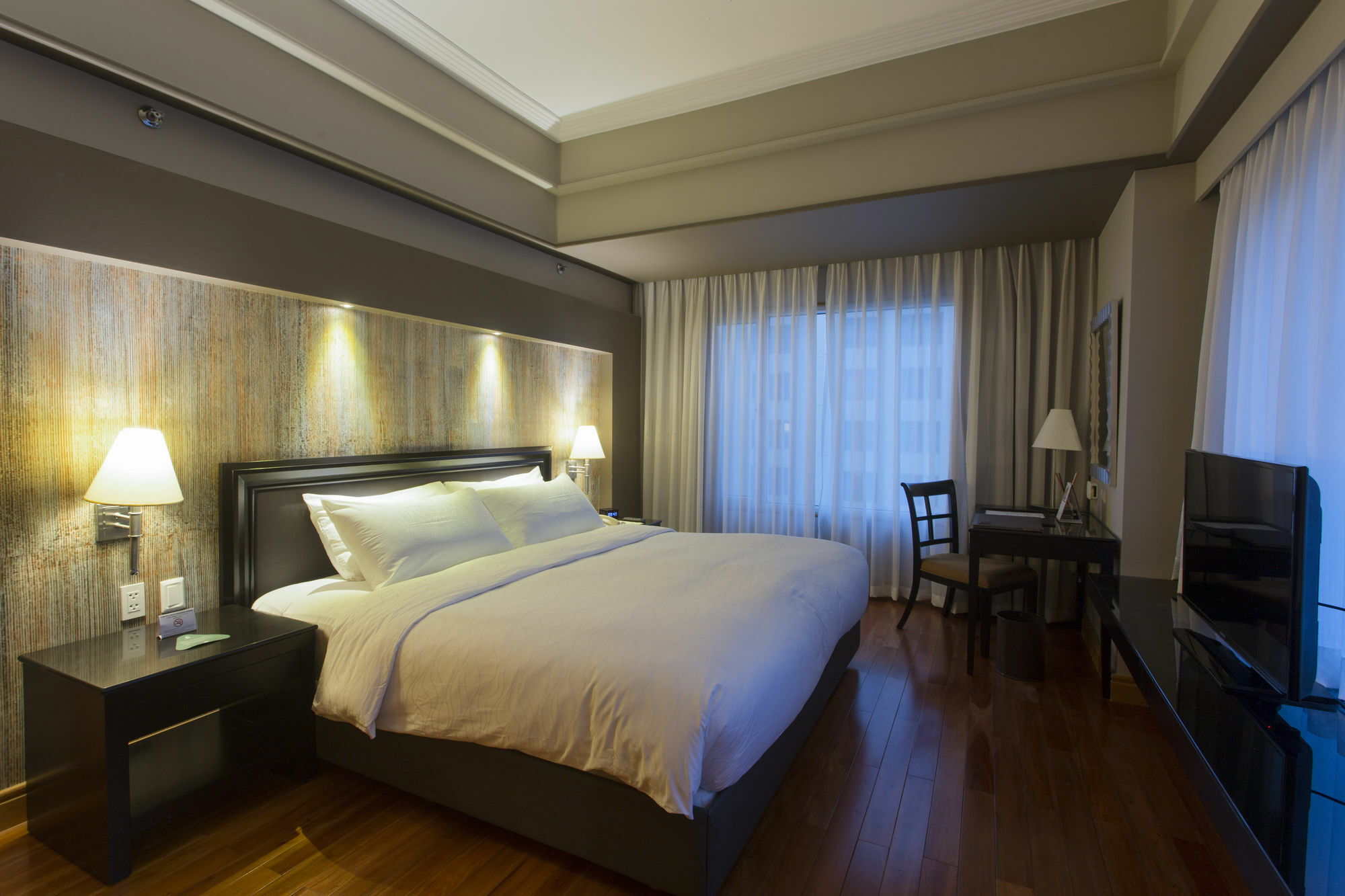 Hotel The Bellevue Manila Muntinlupa City Exterior foto
