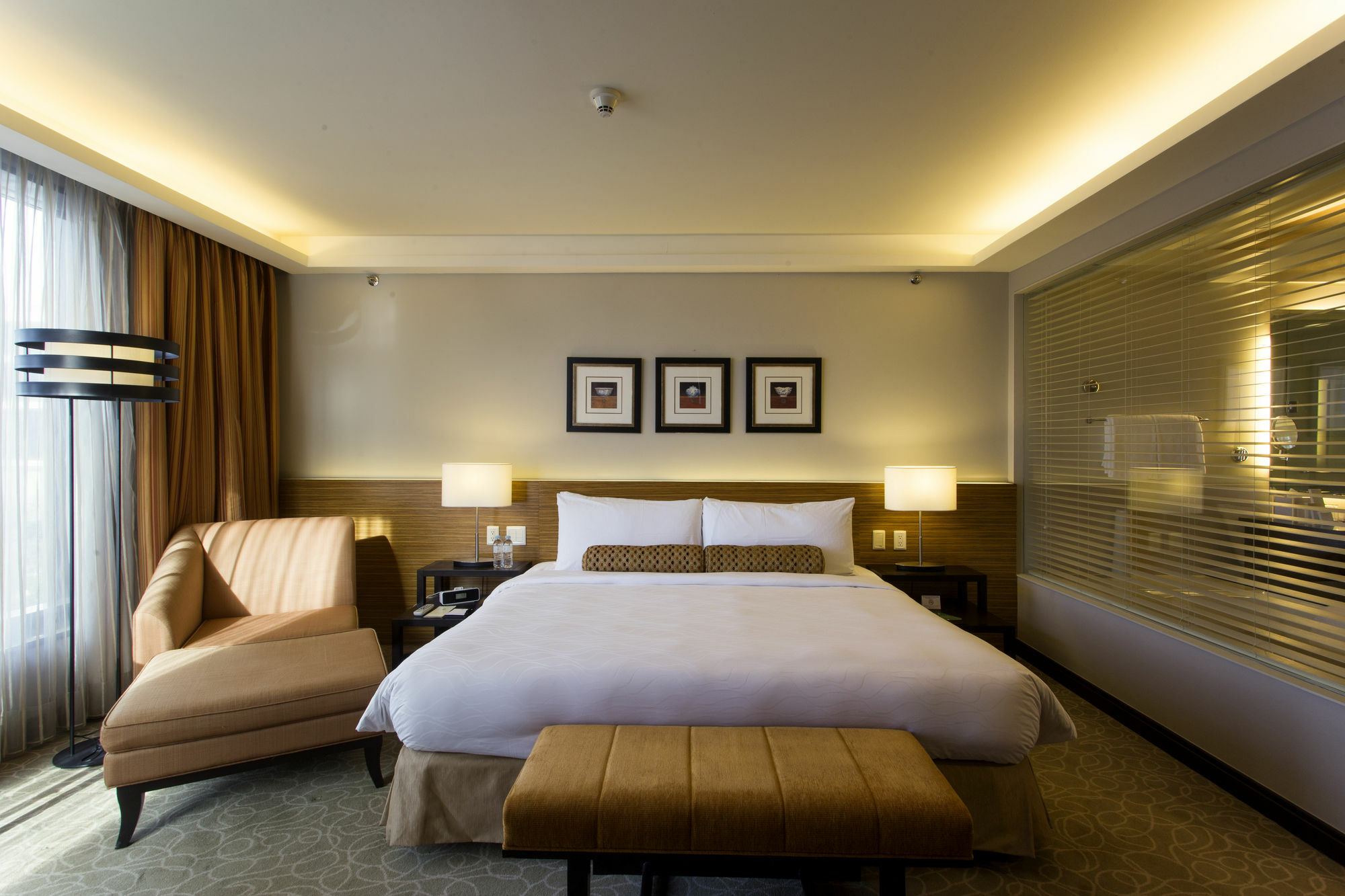 Hotel The Bellevue Manila Muntinlupa City Exterior foto
