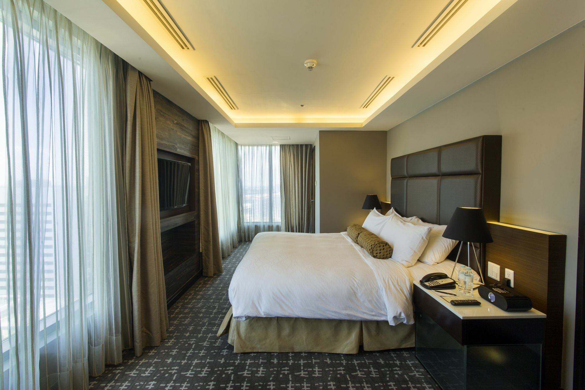Hotel The Bellevue Manila Muntinlupa City Exterior foto