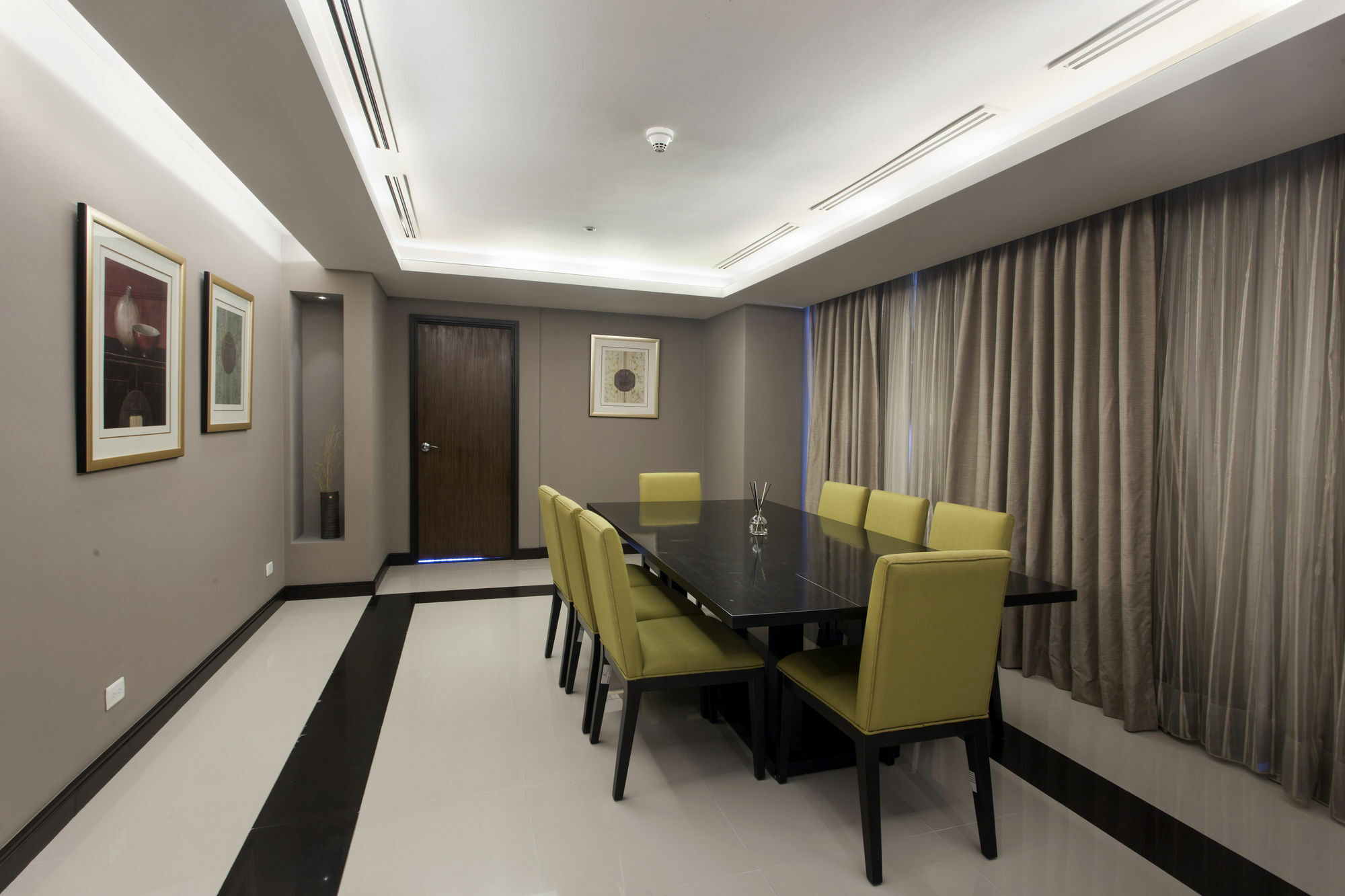 Hotel The Bellevue Manila Muntinlupa City Exterior foto